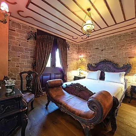 Hotel Naz Su Cunda 3*
