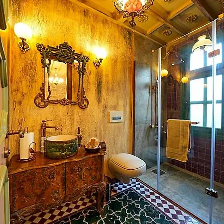 Hotel Naz Su Cunda 3*